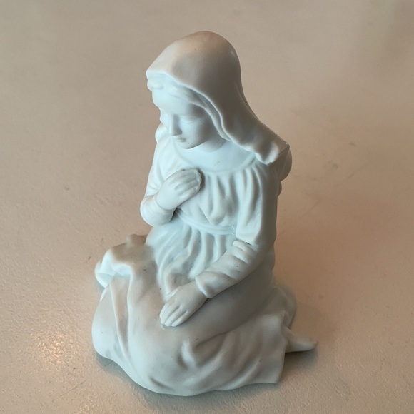Mary Figure Avon Nativity Collectables 1981 - Picture 9 of 16